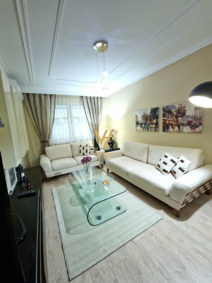 Tirane, jepet me qera apartament 1+1+Ballkon Kati 2, 72 m² 800 € (BLLOK)