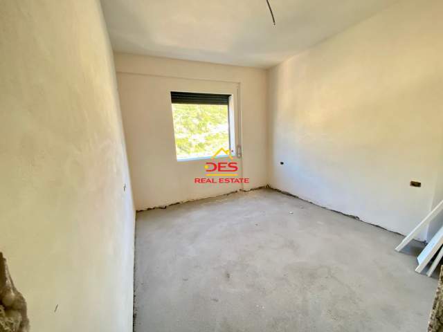 Vlore, shitet apartament 1+1+BLK Kati 10, 73 m² 85.000 Euro (Rruga Murat Terbaci)