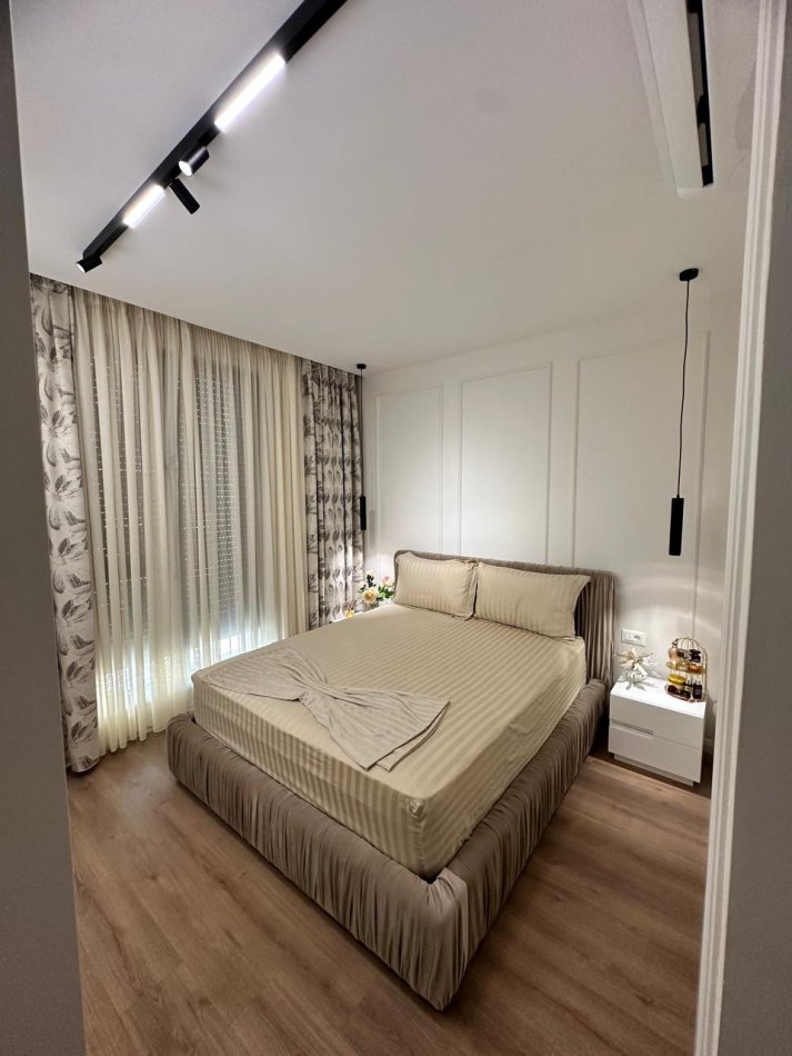 Tirane, jepet me qera apartament 2+1+Ballkon Kati 7, 100 m² 1.000 € (Porcelan)