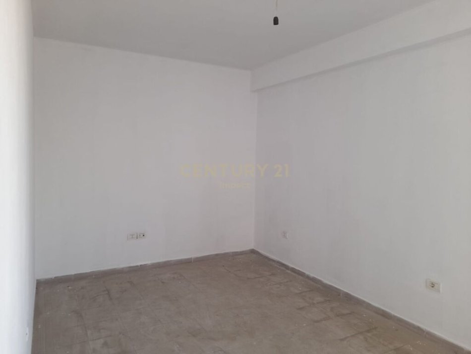 Tirane, shitet (edhe me kredi) apartament 2+1+Ballkon Kati 8, (në zonën e Astirit, prane Kompleksit Fratari)