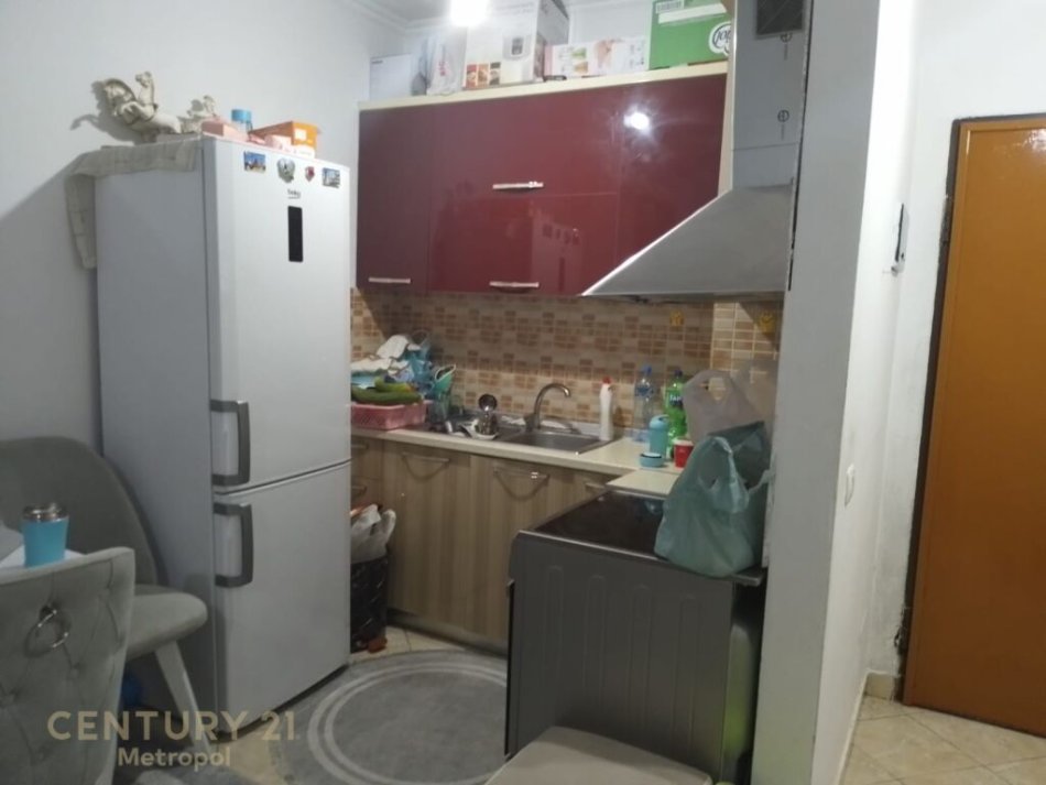 Tirane, shitet apartament 1+1 Kati 2, 55 m² 68.000 € (Astir, pallat i ri me ashensor)