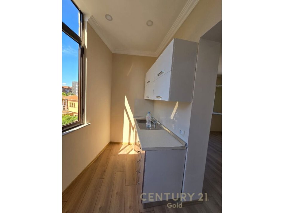Tirane, shitet apartament 2+1+Ballkon Kati 3, 105 m² 165.000 € (Shesim Apartament 2+1 te Mine Peza)