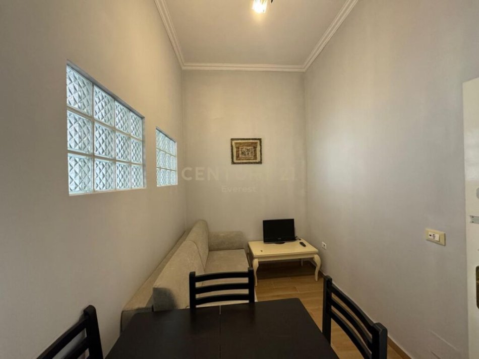 Tirane, shitet 1+1+Ballkon Kati 3, 100.000 € (prane sheshit Willson)