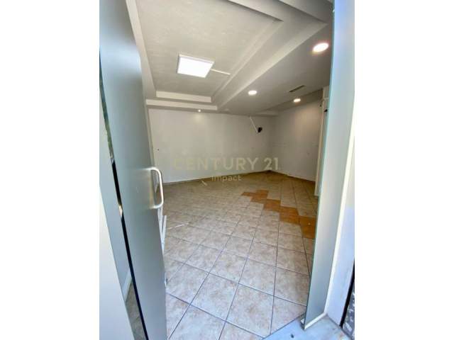 Tirane, jepet me qera dyqan Kati 0, 35 m² 280 Euro (Kombinat)