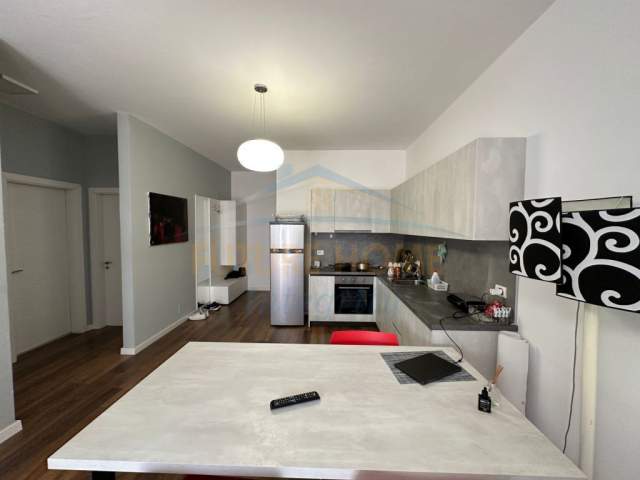 Tirane, jepet me qera apartament 2+1+BLK Kati 7, 97 m² 550 Euro (Fusha e Aviacionit)