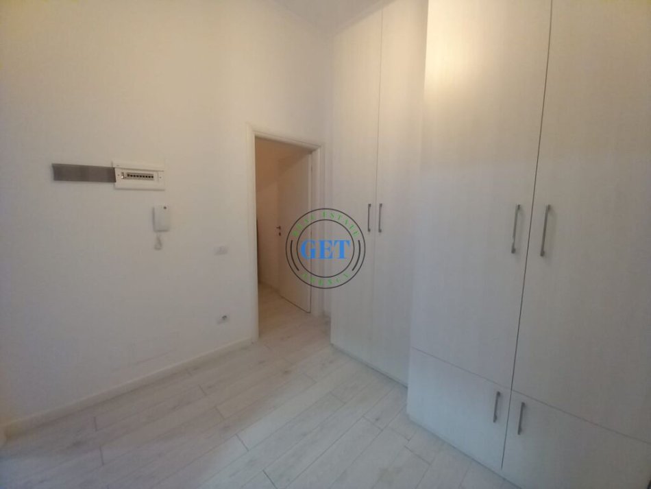 Durres, jepet me qera apartament 1+1 Kati 2, 66 m² 400 € (Qendra Tregtare Blue Star)