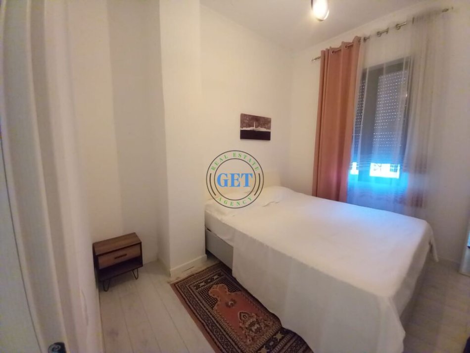 Durres, jepet me qera apartament 1+1 Kati 2, 66 m² 400 € (Qendra Tregtare Blue Star)