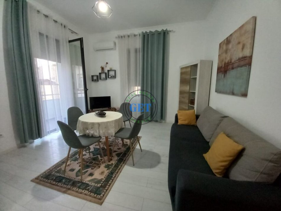 Durres, jepet me qera apartament 1+1 Kati 2, 66 m² 400 € (Qendra Tregtare Blue Star)