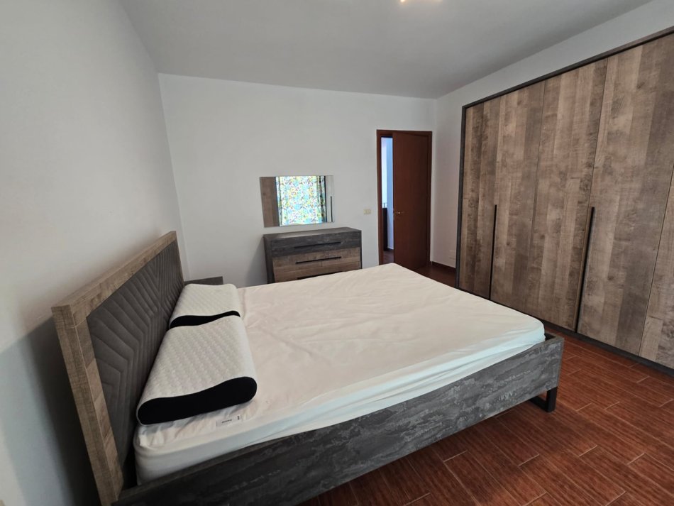 Tirane, jepet me qera apartament 2+1 Kati 7, 100 m² 600 € (Rruga Dhimiter Shuteriqi, Tirane)