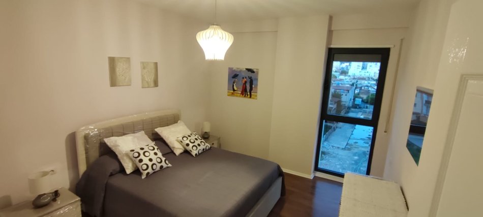 Tirane, jepet me qera apartament 1+1 Kati 5, 100 m² 600 € 