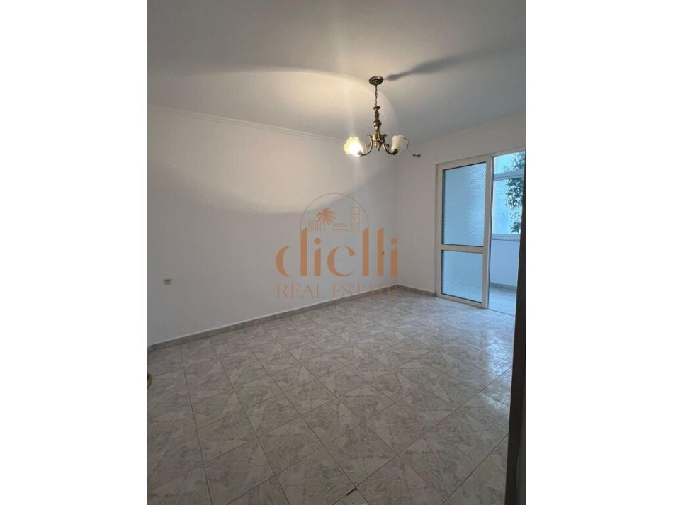 Apartament 3+1 Per Qira, ne Brryl, 450 Euro