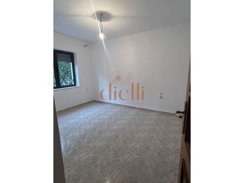 Apartament 3+1 Per Qira, ne Brryl, 450 Euro