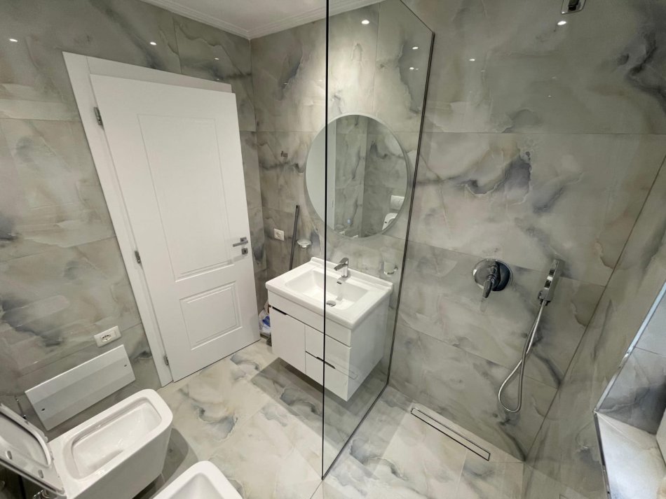 Tirane, jepet me qera 4+1+Ballkon , 90 m² 1.200 € (Kompleksi kolombo siper furres peti rreshti par)