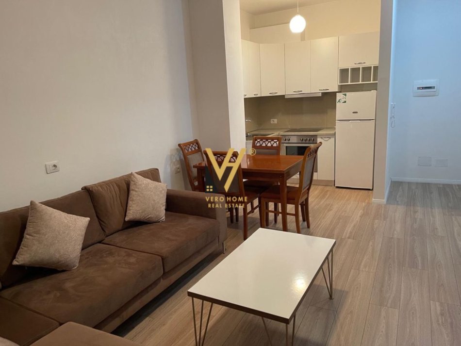 Tirane, jepet me qera apartament 1+1+Ballkon Kati 2, 75 m² 600 € (RRUGA SIRI KODRA)