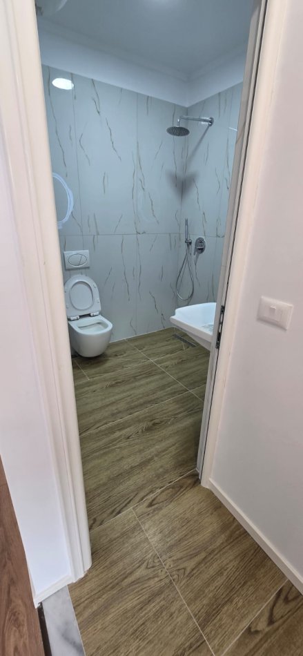Tirane, shitet apartament 1+1+Ballkon , 115.000 € 