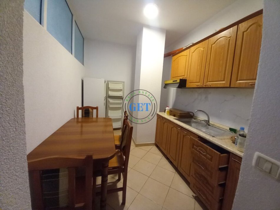 Durres, jepet me qera apartament 1+1 Kati 1, 80 m² 300 € (Plazh Iliria)