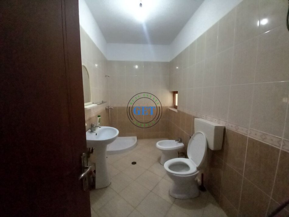 Durres, jepet me qera apartament 1+1 Kati 1, 80 m² 300 € (Plazh Iliria)
