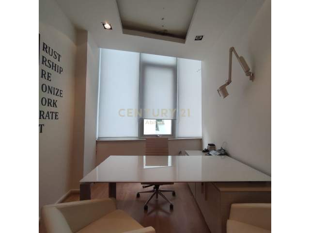 Tirane, jap me qera zyre Kati 3, 33 m² 400 Euro (Drejtoria e Policise)