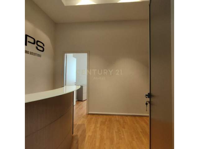 Tirane, jap me qera zyre Kati 3, 33 m² 400 Euro (Drejtoria e Policise)