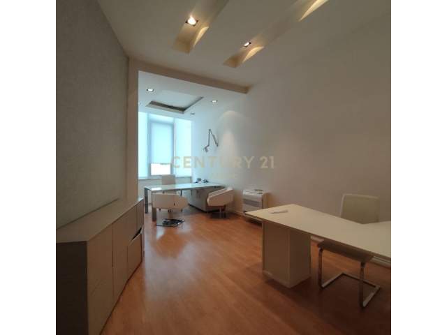 Tirane, jap me qera zyre Kati 3, 33 m² 400 Euro (Drejtoria e Policise)