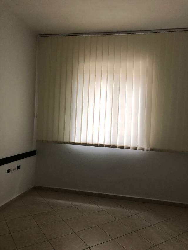 Tirane, jepet me qera zyre Kati 0, 24 m² 32.000 Leke (Bulevardi Bajram Curri)