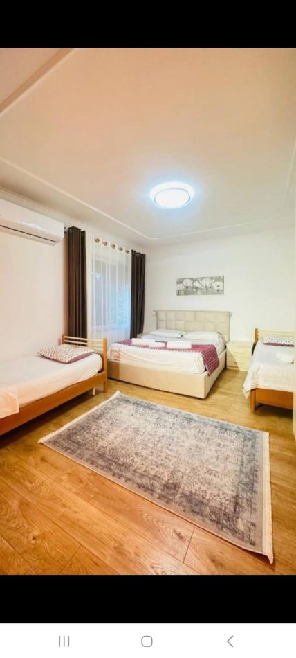 Tirane, jepet me qera apartament duplex 3+1 Kati 1, 160 m² 1.100 € (selvia)