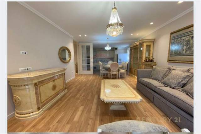 Tirane, jepet me qera apartament 122 m² 1.200 Euro (Liceu Artistik)