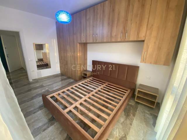 Tirane, jepet me qera apartament 1+1 te Kompleksi ARLIS, Kati 8, 65 m² 350 Euro
