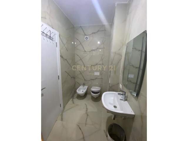Tirane, jepet me qera apartament 1+1 te Kompleksi ARLIS, Kati 8, 65 m² 350 Euro