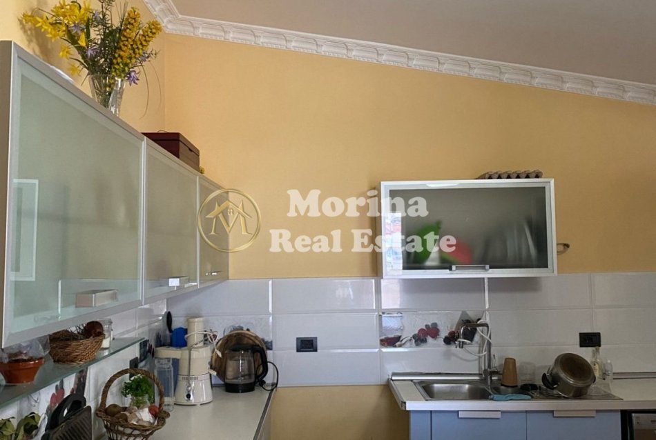 Tirane, jepet me qera apartament 3+1 Kati 6, 330 m² 1.000 € (Kopshti Botanik)