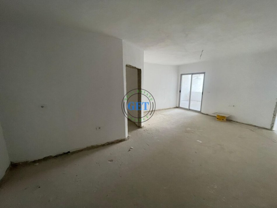 Durres, shitet apartament 2+1 Kati 4, 105 m² 88.000 € (Ujësjellës Kanalizime)
