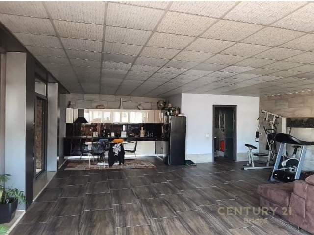 Tirane, ofert ambjent biznesi Kati 5, 330 m² 3.000 Euro (Zogu i Zi)