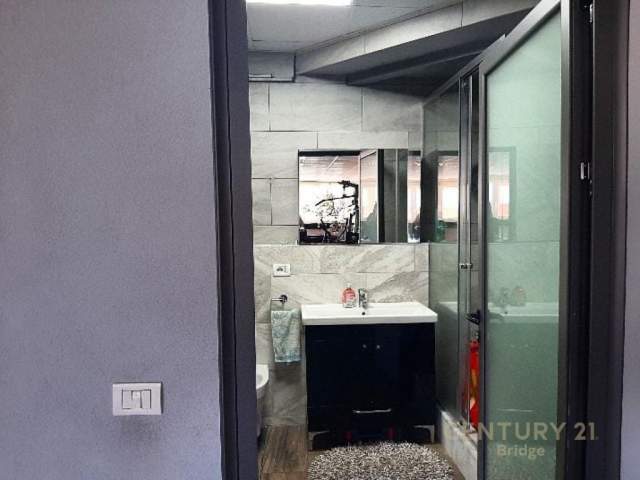 Tirane, ofert ambjent biznesi Kati 5, 330 m² 3.000 Euro (Zogu i Zi)