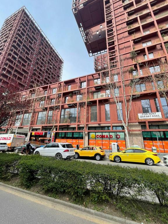 Tirane, jepet me qera ambjent biznesi Kati 1, 372 m² 5.000 € (Rruga Kavajes)