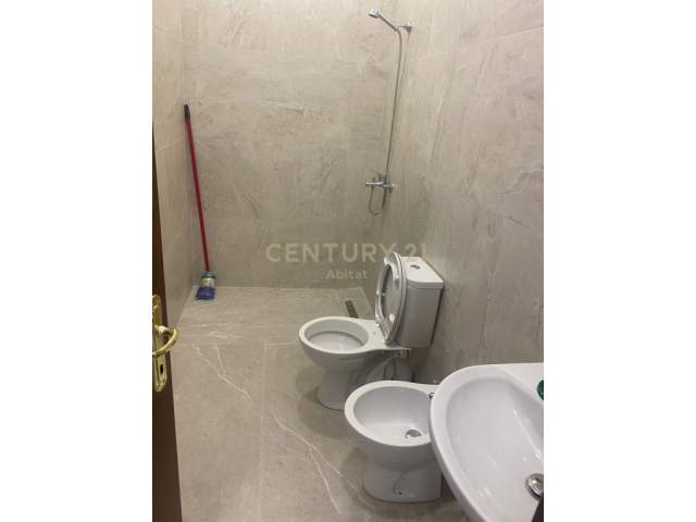 Tirane, jap me qera apartament 1+1 Kati 2, 46 m² 250 Euro (Niko Avrami)