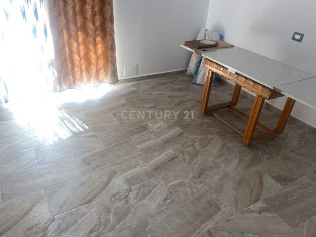 Tirane, jap me qera apartament 1+1 Kati 2, 29 m² 250 Euro (Niko Avrami)