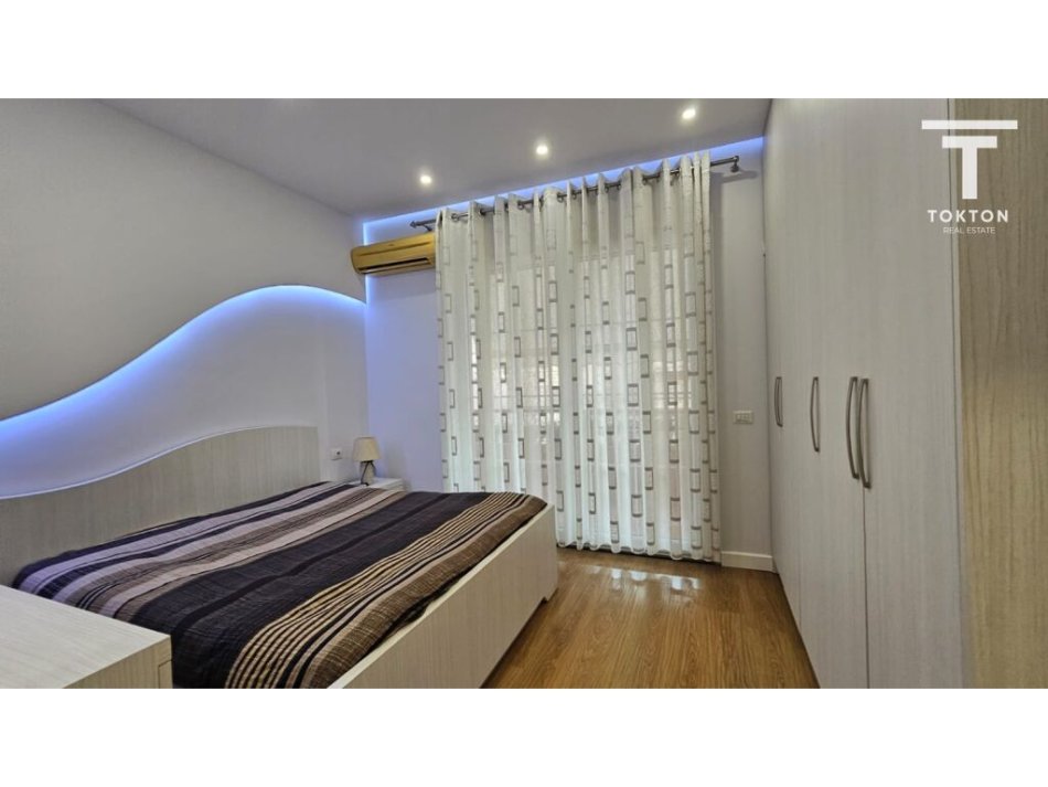 Tirane, jepet me qera apartament 2+1 Kati 1, 90 m² 800 € (Prane Hotel Radison, Liqeni i Thate, Tiranë, TT 1356)