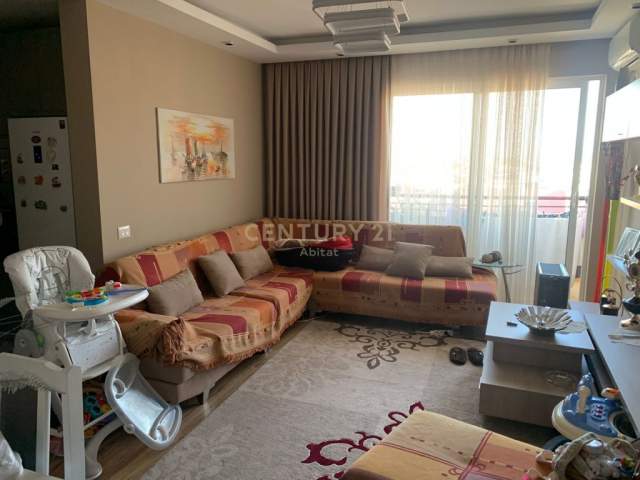 Tirane, jap me qera apartament 2+1+A+BLK Kati 12, 110 m² 800 Euro (Sheshi Skenderbej)