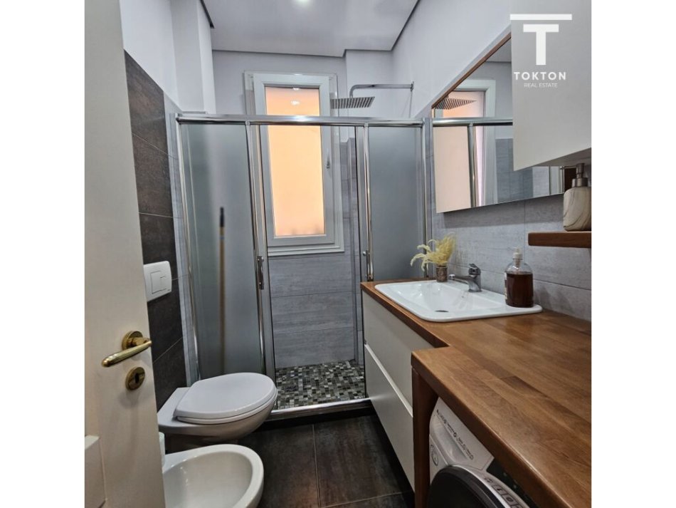 Tirane, jepet me qera apartament 2+1 Kati 1, 90 m² 800 € (Prane Hotel Radison, Liqeni i Thate, Tiranë, TT 1356)
