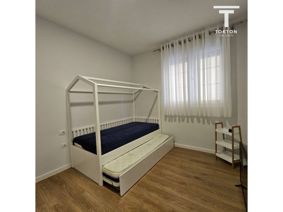 Tirane, jepet me qera apartament 2+1 Kati 1, 90 m² 800 € (Prane Hotel Radison, Liqeni i Thate, Tiranë, TT 1356)