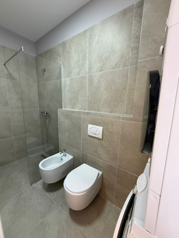 Tirane, jepet me qera apartament 1+1+Ballkon Kati 5, 70 m² 500 € (Oasis Residence)