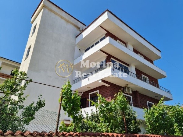 Durres, shitet Vile Kati 1, 380 m² 450.000 € (Rruga Jeronid De Rada)