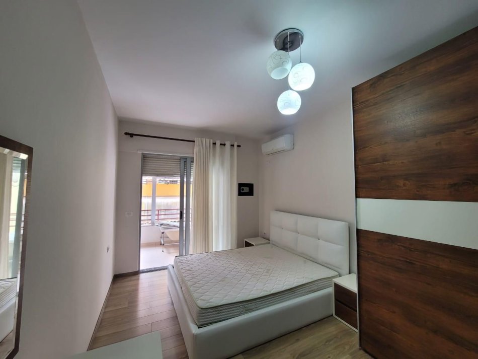 Tirane, shitet , , 