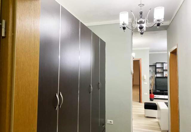 Tirane, jepet me qera apartament 135 m² 500 Euro