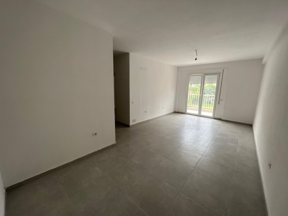 Tirane, jepet me qera apartament 2+1 Kati 4, 83 m² 450 € (rruga 5 maji)