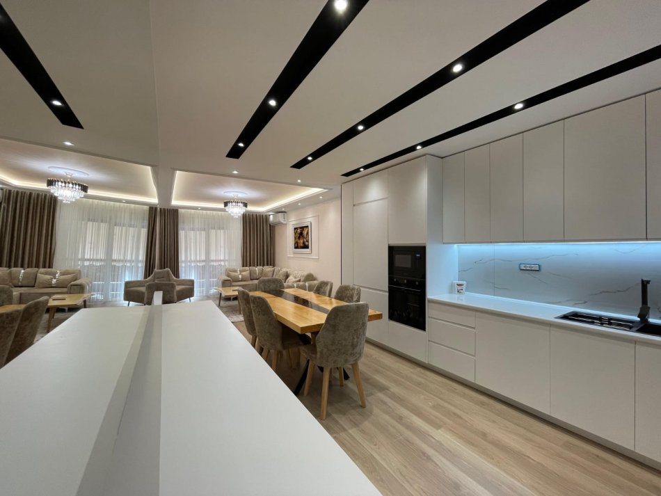 Tirane, jepet me qera 4+1+Ballkon , 90 m² 1.200 € (Kompleksi kolombo siper furres peti rreshti par)
