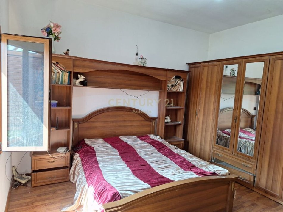 Tirane, jepet me qera 3+1 Kati 1, 77 m² 400 € (prane Spitalit Ushtarak)