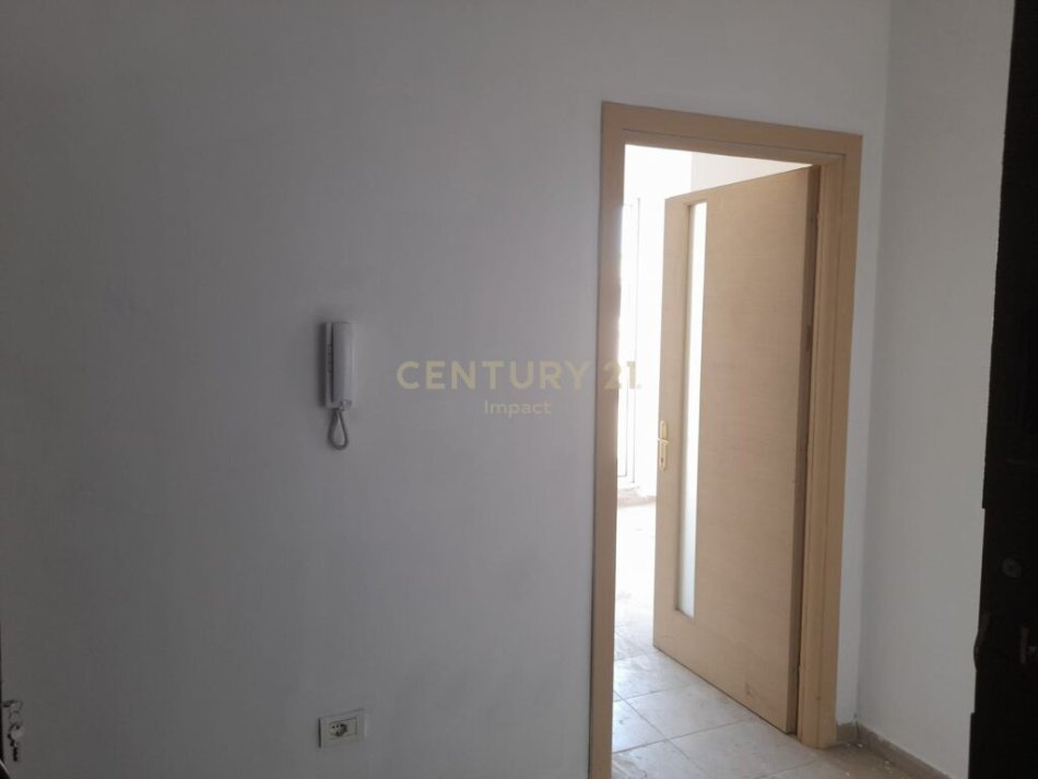 Tirane, shitet (edhe me kredi) apartament 2+1+Ballkon Kati 8, (në zonën e Astirit, prane Kompleksit Fratari)