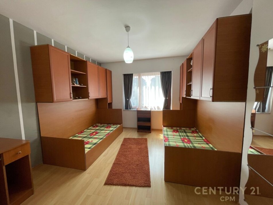 Tirane, shitet apartament 2+1+Ballkon Kati 3, 120.000 € (prane Fushes se Ali Demit)