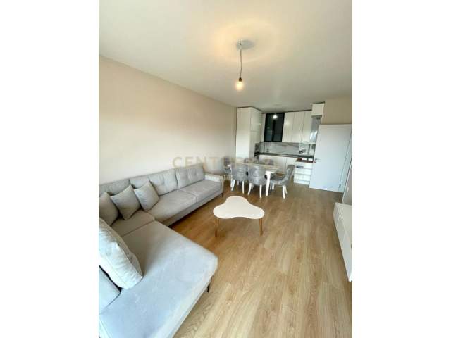 Tirane, jepet me qera apartament1+1 te Farmacia 10 ARLIS, 64 m² 400 Euro
